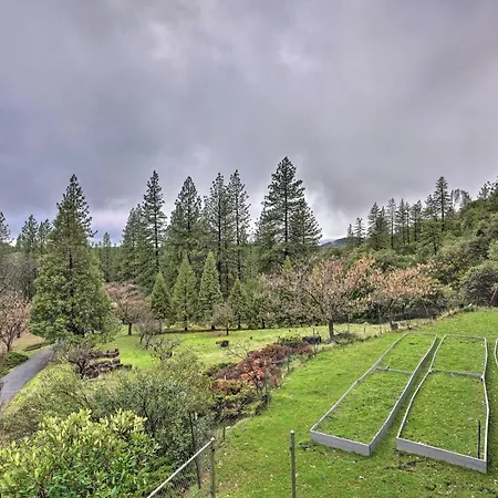 Villa Secluded Pine Grove Retreat With Deck And Fire Pits!